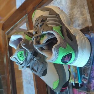 Yung-96 Adidas Size 5